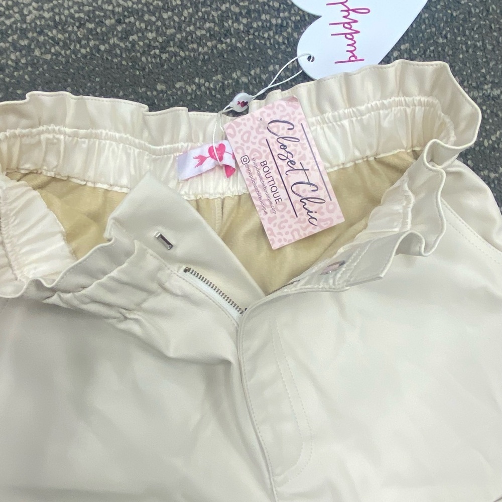 NWT BUDDY LOVE PEYTON PAPERBAG VEGAN LEATHER SHORTS - POWDER SMALL - Picture 5 of 14